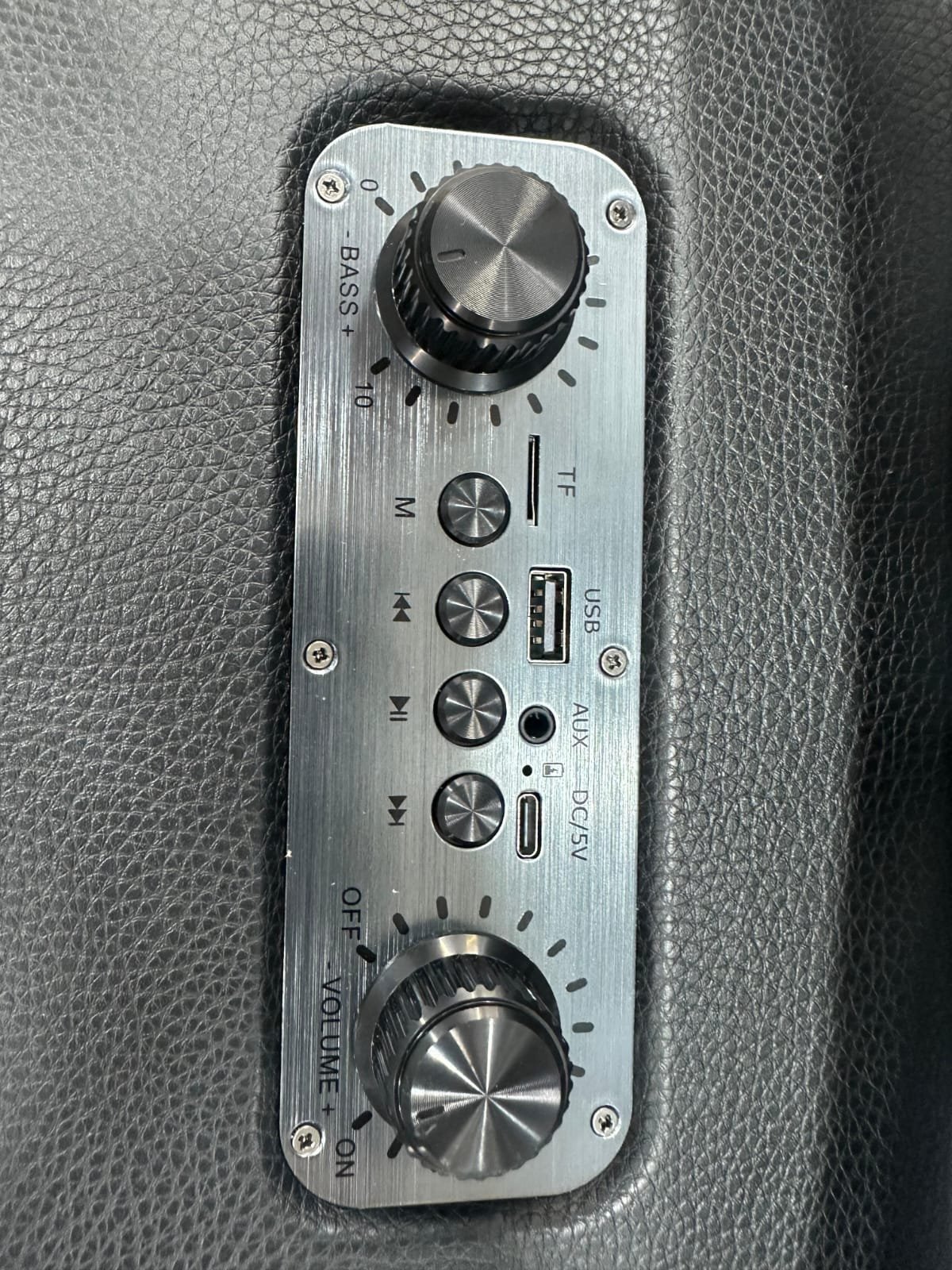 FX M18 Wireless Speaker_11 FX M18 Retro Bluetooth Speaker with Adjustable Bass